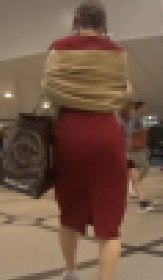 爆尻ドレスお姉さん！！デカすぎる尻！ サンプル画像