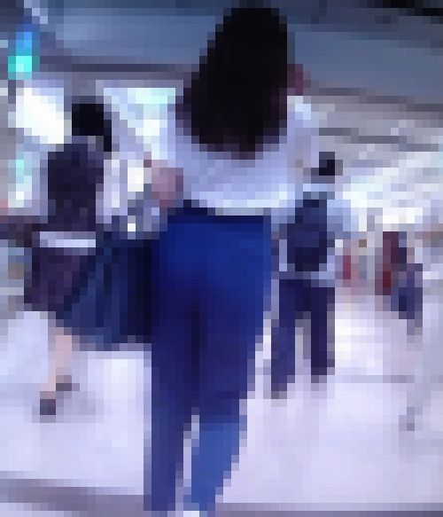 清楚系美人ＯＬがクビレからの究極に上がりまくった神尻をうねらせながら歩いてるよ サンプル画像