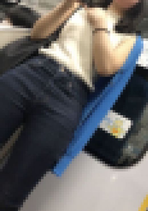 005 美女のスキニージーンズ姿　サンプル画像1