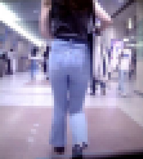 超激カワギャルが凄尻をパッツンパッツンにさせてスキニーデニム履いて歩いてるよ　サンプル画像3