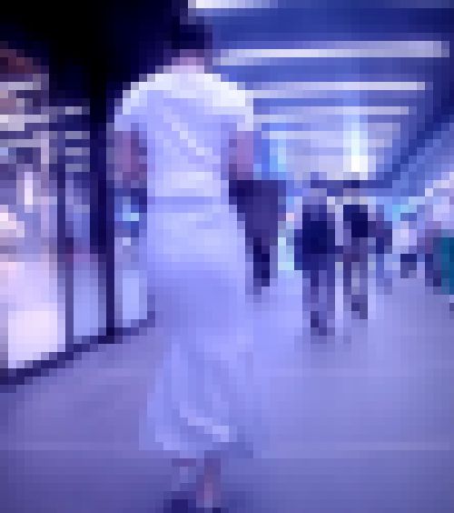 極上清楚系美女が薄いスウエット生地のタイトスカートを履いてエロくまとわりつかせながら歩いてるよ　サンプル画像1