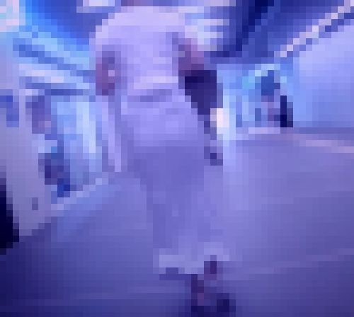 極上清楚系美女が薄いスウエット生地のタイトスカートを履いてエロくまとわりつかせながら歩いてるよ　サンプル画像3