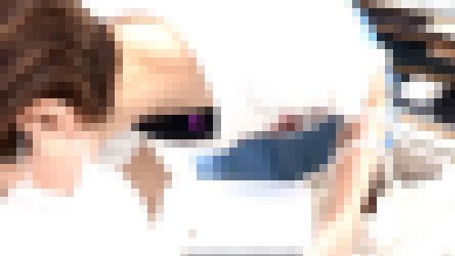 #310　前屈み女子の大胆にオープンした胸元を遠慮なくいただきます サンプル画像