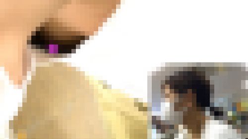 #310　前屈み女子の大胆にオープンした胸元を遠慮なくいただきます　サンプル画像2