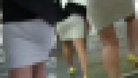 パンティーライン丸見えでムチ打つ尻肉！　サンプル画像1