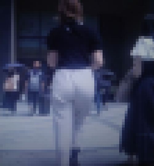超可愛い清楚系美少女が大きなヒップをプリっとさせて白のもっこりピタパン履いて歩いてるよ　サンプル画像1