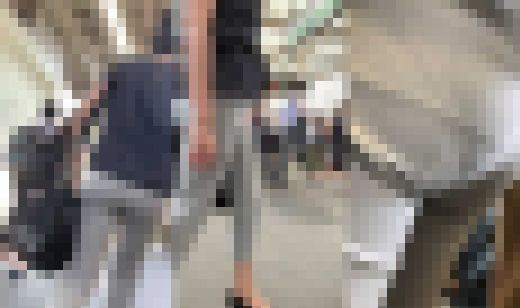 グレーパンツのOL超接写　サンプル画像1