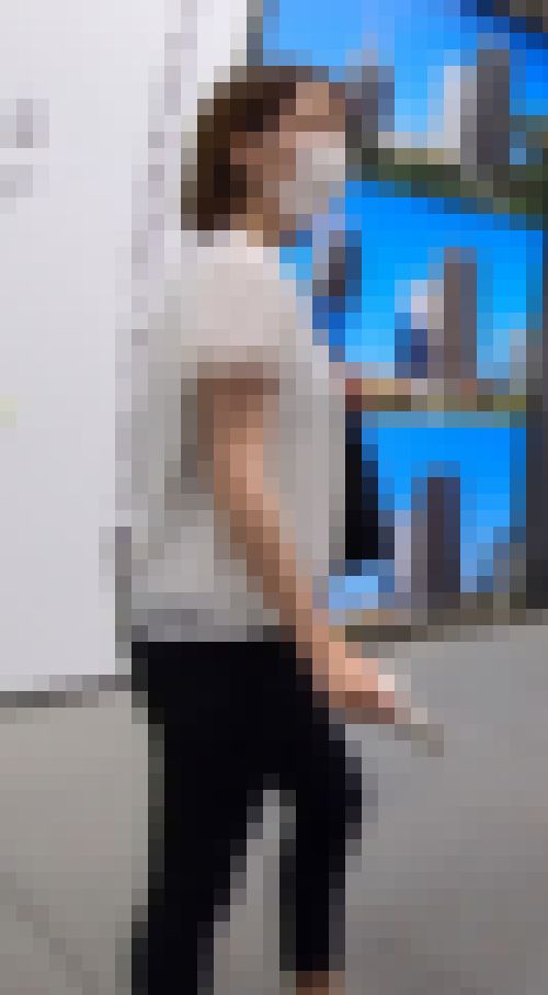 暴れる柔乳なメガネ美女奥さん　サンプル画像1