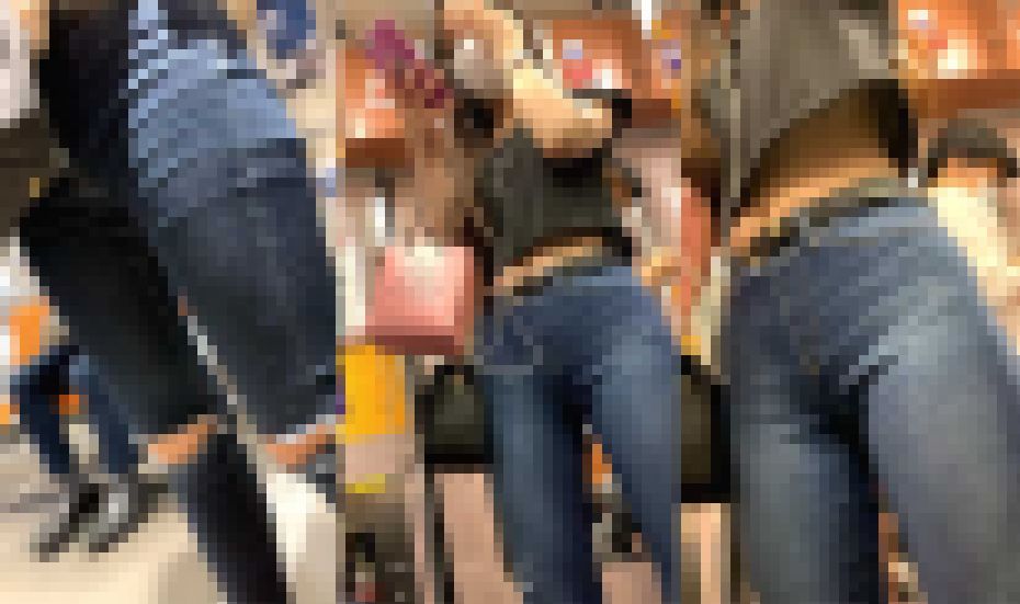 ヘソ出し姉さんのお腹 サンプル画像