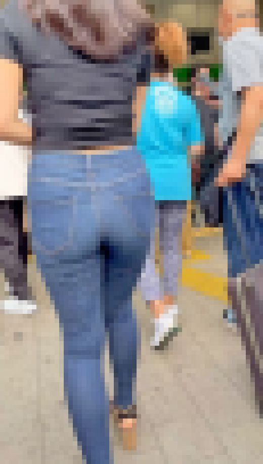 長身エロボディの完成形を見せつけ完璧な美巨尻をたっぷりムニュらせて男を誘惑！ 下品なスキニーデニム セレブ編　サンプル画像2