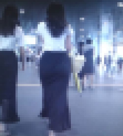 ルックス、スタイル、雰囲気、全てが最高の超絶美少女がタイトスカート履いて美巨尻うねらせて歩いてるよ サンプル画像