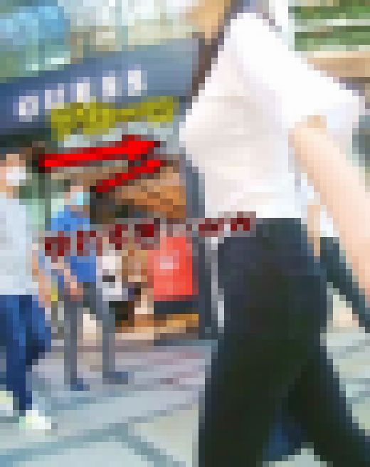 No.776スマート×巨乳体型で目立ちまくるタプタプお乳を跳ねまわすお姉さん　サンプル画像1