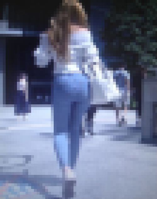 超絶美スタイルのハイスペックギャルがスキニーデニム履いてドエロいライン出して歩いてるよ サンプル画像
