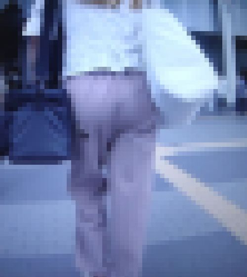 華やかなイマドキ美人OLが、ピタめのパンツ履いてデカ尻ムニュムニュさせて歩いてるよ　サンプル画像1