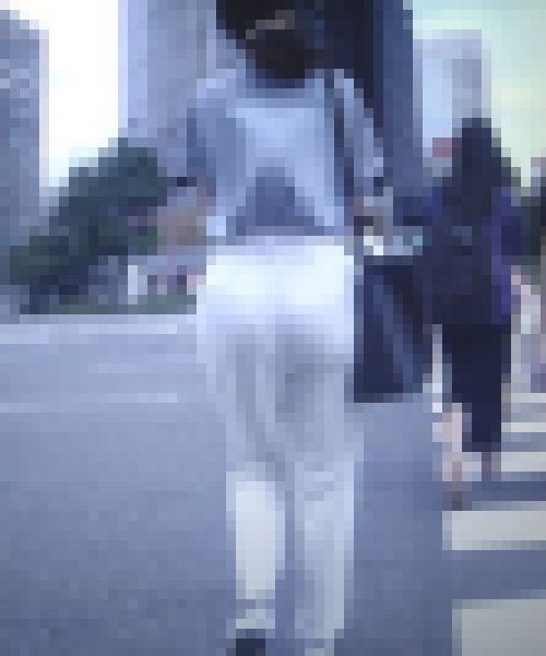 大人しめで落ち着いた清楚系OLがピタパン履いて爆尻もっこりさせて歩いてるよ　サンプル画像1