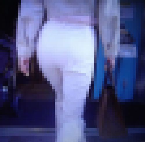 セレブ系の雰囲気抜群の超絶美女が、ピタパン履いて美巨尻プリプリクネらさせて歩いてるよ　サンプル画像1