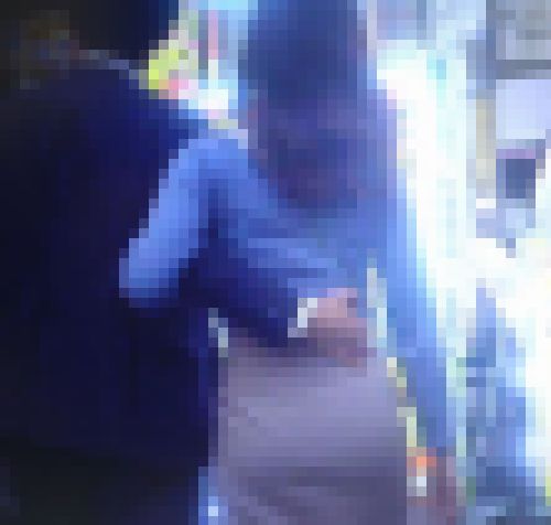 エッチな雰囲気の清楚系若妻美女が昼間っからサラリーマンとイチャイチャしながら歩いてるよ　サンプル画像2