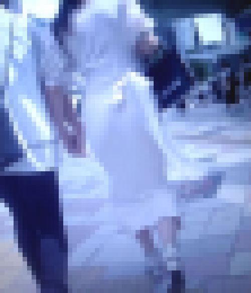 超清楚系の美女がドレス系のピタピタワンピ着てお尻強調して歩いてるよ サンプル画像