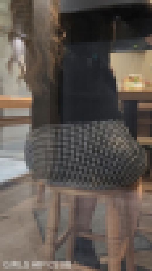 【白黒タイトスカート】ガラス越しの巨尻OL　サンプル画像2