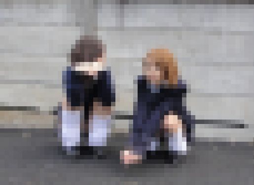 【午後の公園風景】制服パンチラ147 サンプル画像