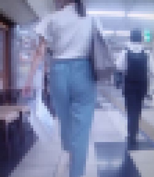 超清楚系の美人OLがピタパン履いてめっちゃでかい美巨尻ふって歩いてるよ サンプル画像