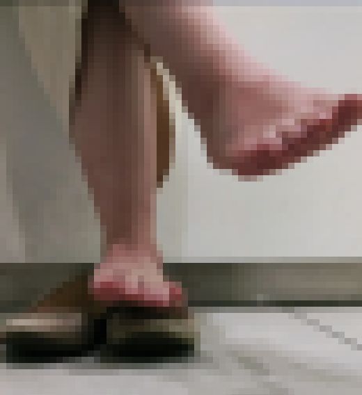 ４Ｋ★２作セット★腐ったチーズ臭！真夏のバレエシューズ素足履きは１９歳童顔美少女でも凶器になる＆学校帰りＪＤの足臭に気絶寸前　サンプル画像3