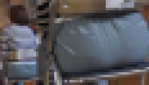 【30代熟女の巨尻】学習発表会はママたちの巨尻発表会w パイプ椅子からはみ出るエロケツを視○w サンプル画像
