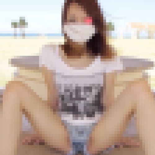 デニムのショーパンからはみ出た水玉パンチー筋フェチの為の動画 サンプル画像
