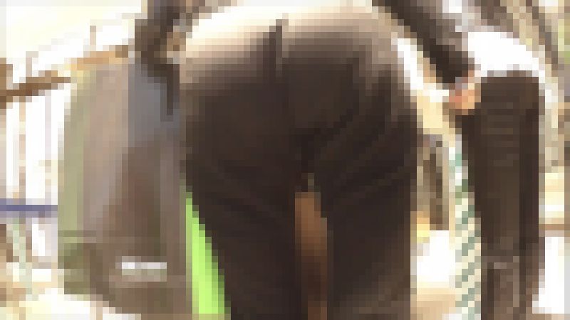 尻ブル〜ン　寒くて入口でお尻をブルブルする娘 サンプル画像