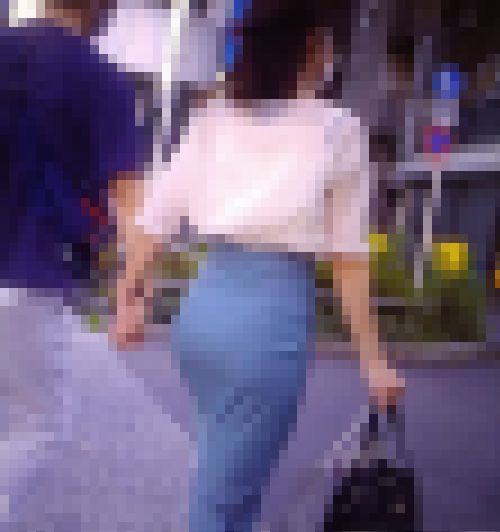 清楚系の極上美女がピタピタタイトスカート履いてプリ尻ふって歩いてるよ サンプル画像