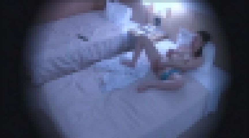 出張OL　ホテルに帰ってからのくつろぎオナニーを隠し撮り　02 サンプル画像