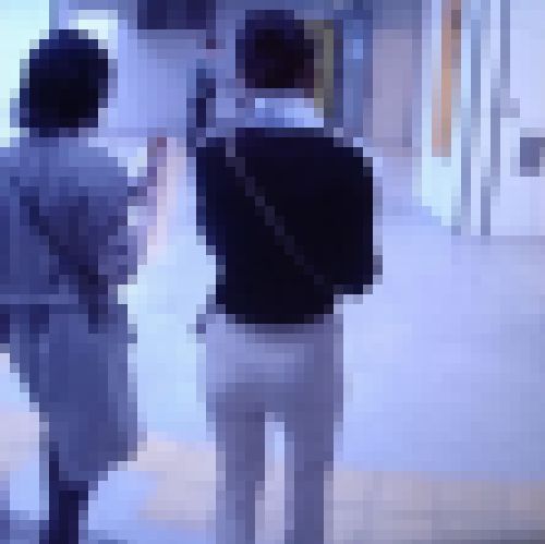 激カワ美少女がピタパン履いてモッコリ巨尻強調して歩いてるよ サンプル画像
