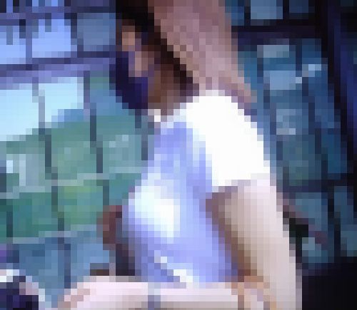 ブランド大好きセクシー美人ギャルが美巨乳突き出して歩いてるよ サンプル画像