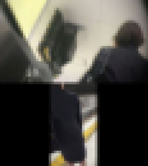 【都営新●線】これから面接の就活生。胸揉まれながらパンスト破られがっつり手マン。　サンプル画像1