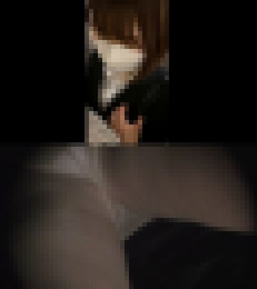 【都営新●線】これから面接の就活生。胸揉まれながらパンスト破られがっつり手マン。　サンプル画像2