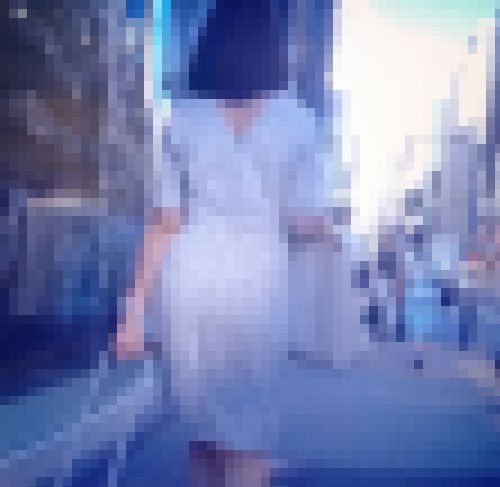 超巨尻ドエロヒップのお姉さんがキャリーバッグ引いて歩いてるよ サンプル画像