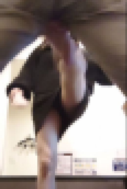 金蹴りざんまい★顔出し★『本当に金玉潰しちゃいます』と遠慮気味のダンスの先生の金蹴り責め　サンプル画像1