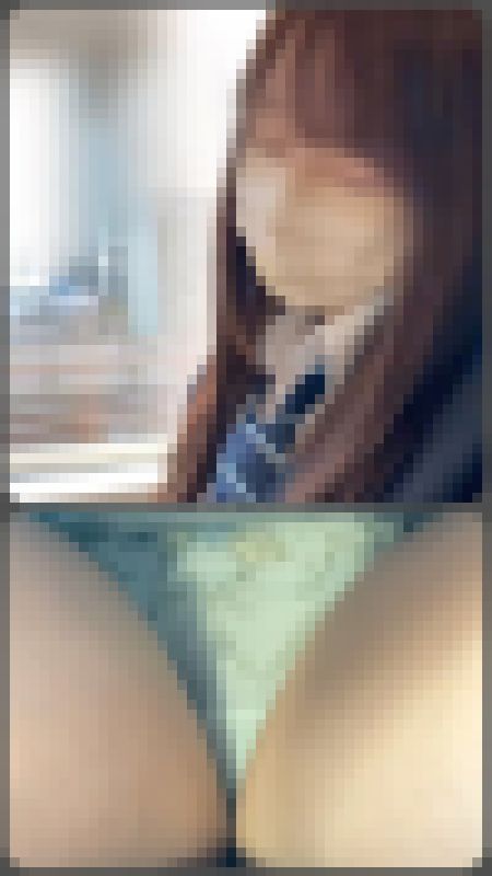 ☆寝ている制服女子に悪戯電車内盗撮☆ サンプル画像