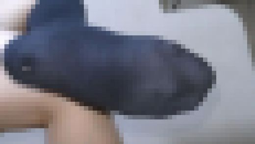 紺ハイソ　足組　正面　サンプル画像1