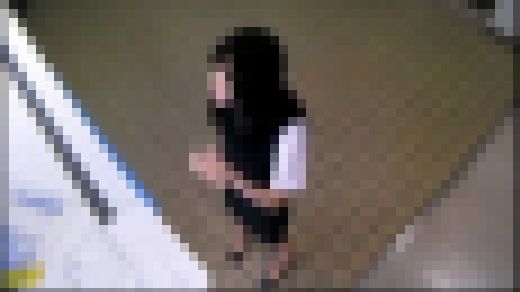 ◇素人OLの生々しいパンチラ！自販機しゃがみ込みパンチラ隠し撮り　Part 11　サンプル画像1