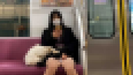 【パンチラ盗撮】街中で偶然見つけたスレンダー黒髪清楚系美少女のパンツを電車内まで追いかけて隠撮　サンプル画像2