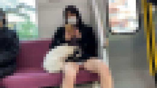 【パンチラ盗撮】街中で偶然見つけたスレンダー黒髪清楚系美少女のパンツを電車内まで追いかけて隠撮　サンプル画像3