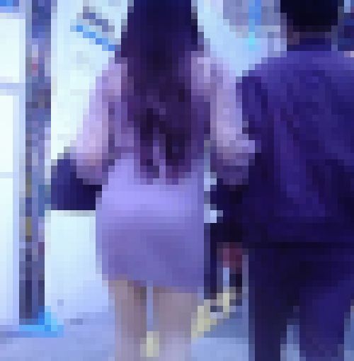 超セクシー系の極エロ美女が極薄タイトスカート履いて美巨尻モッコリさせて歩いてるよ サンプル画像