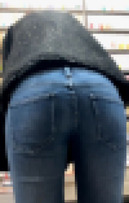 お尻を突き出す度に内股になるスキニーデニム奥様 4分越えのじっくり接写大作!!【街中風景026】　サンプル画像3