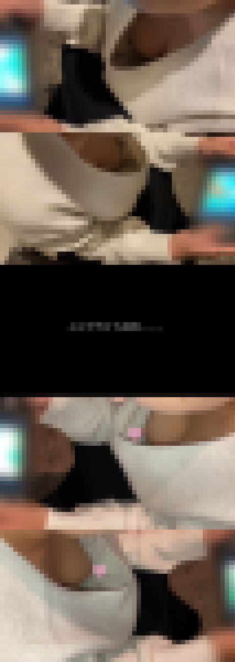 にな【胸チラ動画】ノーブラでゲームに夢中→撮影バレ　サンプル画像1