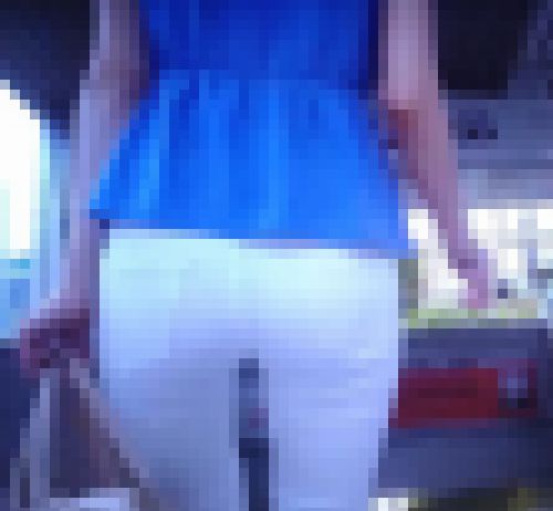 超スタイル抜群の美女が白いピタパン履いてプリプリヒップふって歩いてるよ　サンプル画像1