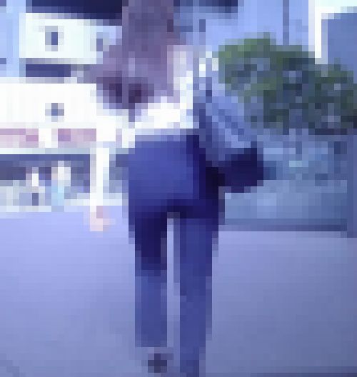 昼休みの美人OLがピタパンスーツ着てモッコリヒップふって歩いてるよ　サンプル画像2