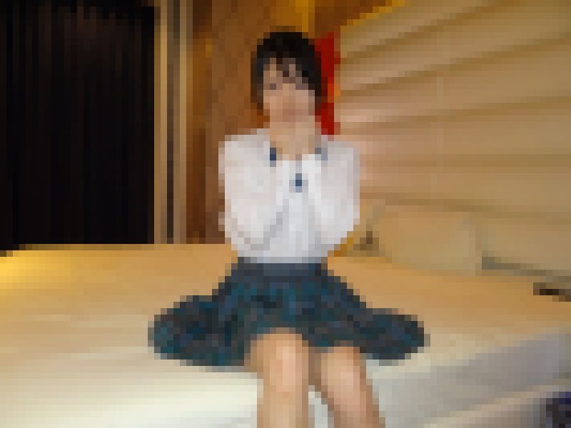 18歳のアイドル系激カワ美女とプライベート制服ハメ撮り！！ サンプル画像