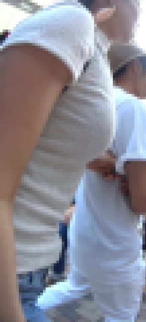 明らか爆乳なギャル！！横乳の圧力！ サンプル画像