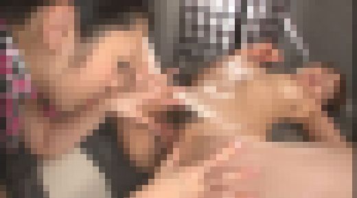 仕事中に突然キスられる、、、初めてのレズプレイにまんこが濡れすぎてしまったノンケ　04　サンプル画像1